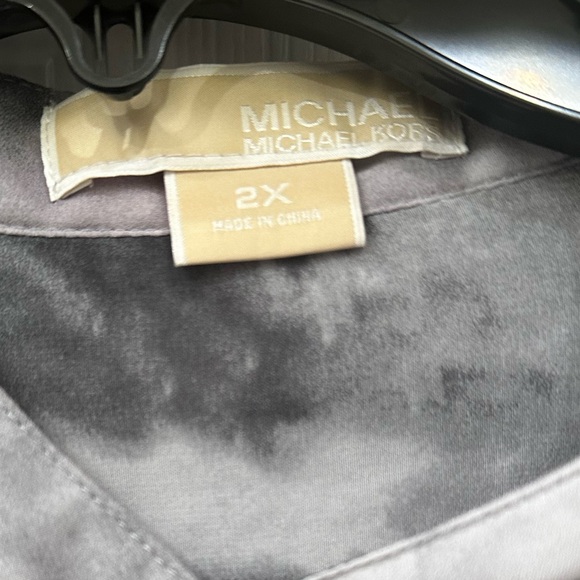 Cloudy with a Chance of Kisses Blouse - Picture 4 of 6